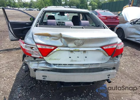 2015 Toyota Camry Le z USA, uszkodzony, nr VIN 4T1BF1FK7FU007689